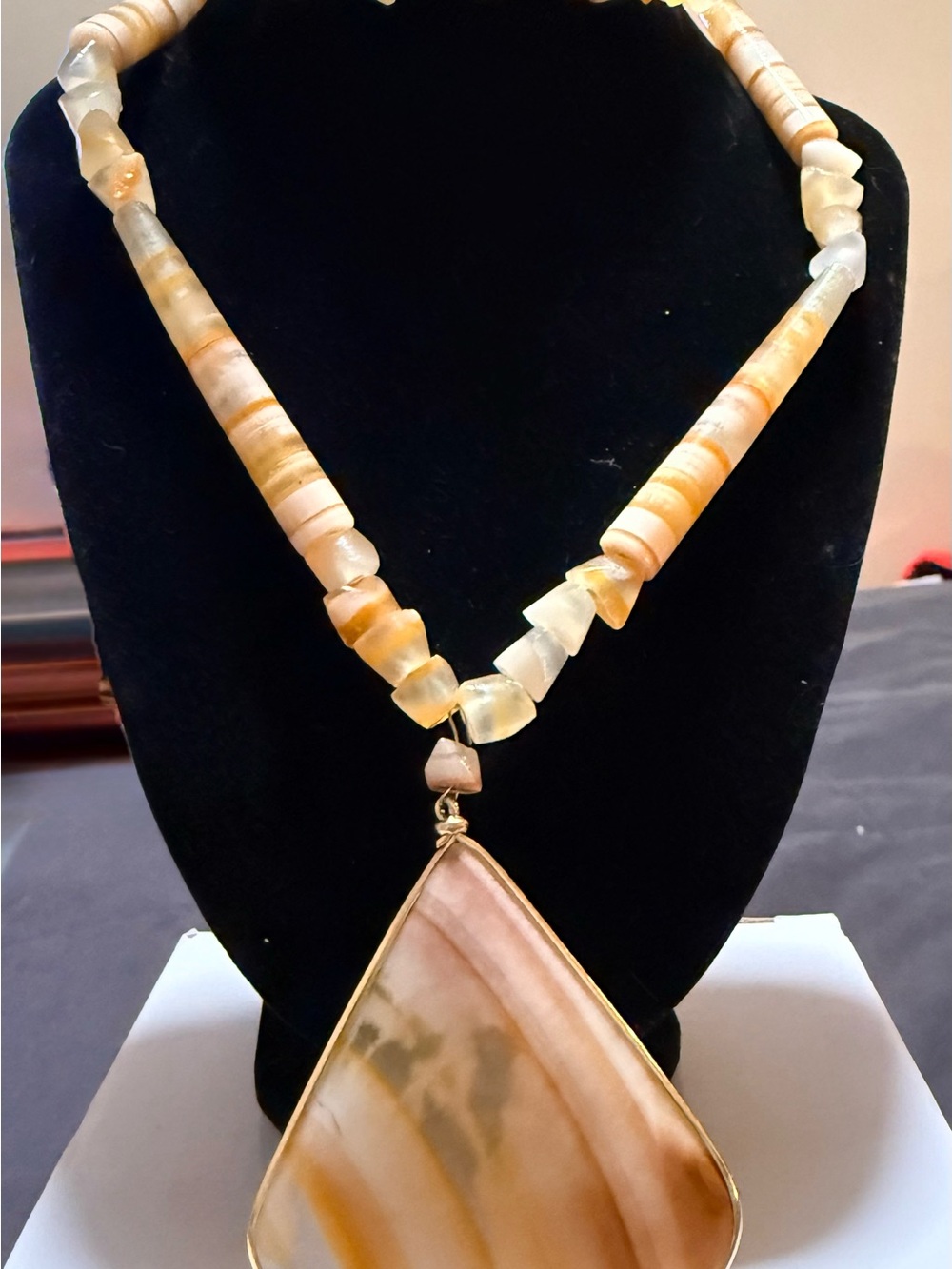 Handcrafted Cream and Tan Agate Pendant Necklace
